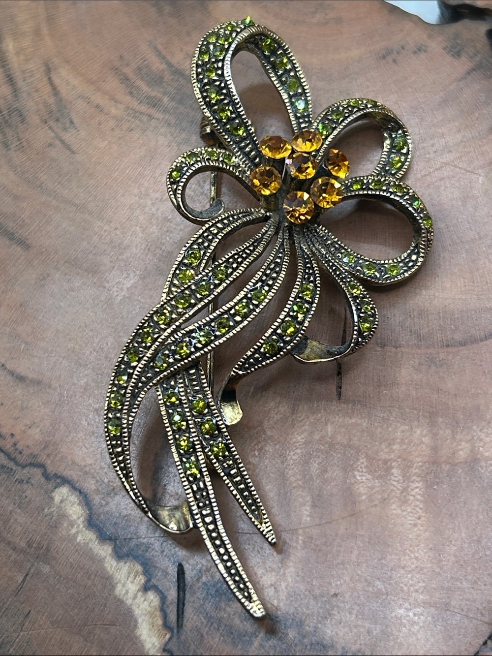 VTG Antiqued Gold tone FlowerBrooch Olive Amber Rhinestones Faceted 60’s Signed